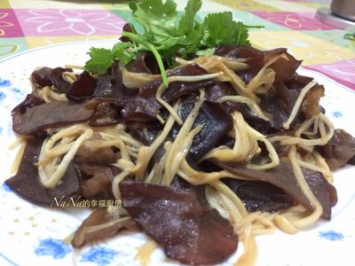 參考食譜 : 木耳燴金針菇