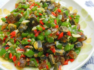 參考食譜 : 青椒炒皮蛋