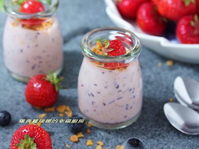 參考食譜 : 自製優格+夏日莓果優格奶昔
