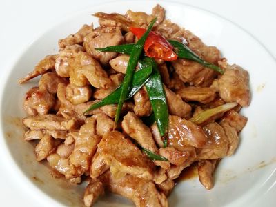 參考食譜 : 簡單快速炒肉絲配飯配麵都好吃