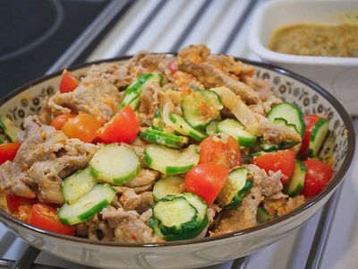 清爽莎莎醬涼拌豬肉片