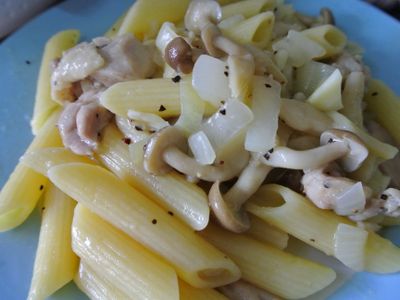 【外宿料理】蒜炒野菇雞肉義大利麵