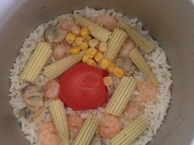 參考食譜 : 整顆番茄海鮮飯