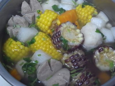 參考食譜 : 『烹大師料理賞』蘿蔔貢丸玉米湯