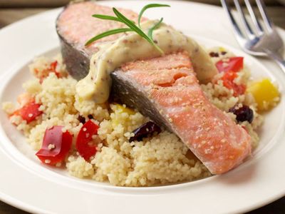 參考食譜 : 芥辣鮭魚佐couscous