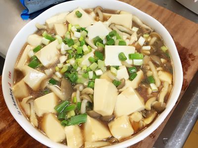 參考食譜 : 鴻喜菇燴豆腐