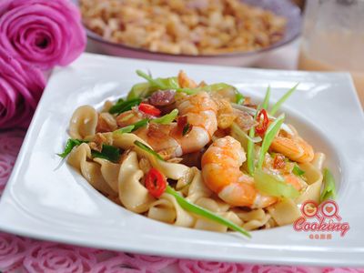 參考食譜 : 辣味油蔥鮮蝦拌麵