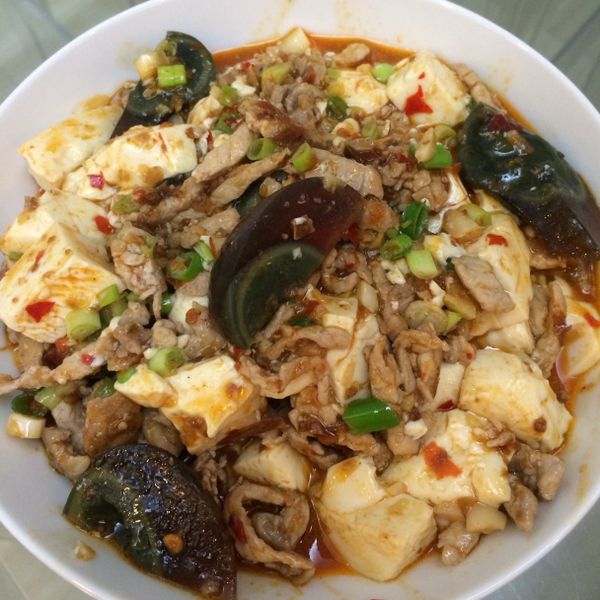 香辣皮蛋煨豆腐【牛頭牌端午好香拌】 : Apple Liu一起做