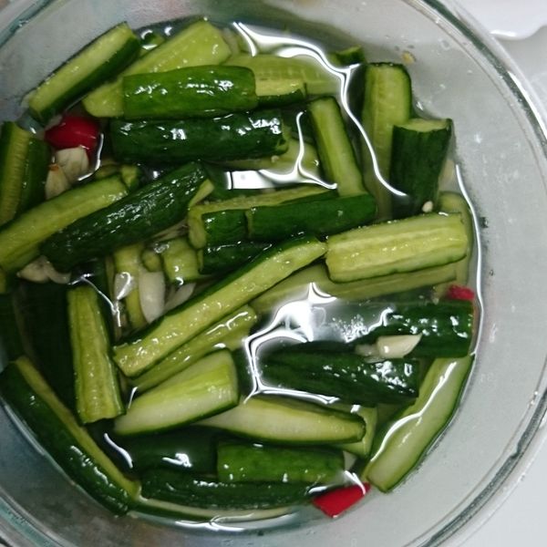 涼拌小黃瓜 : Jia Jia Wu一起做