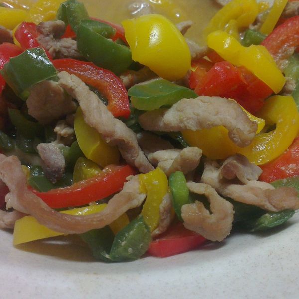 青椒炒肉絲 : 奇異果一起做