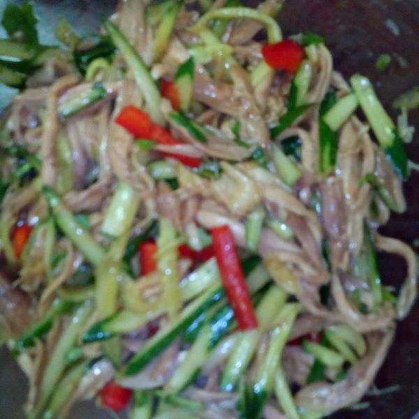 涼拌雞肉：寧 一起做