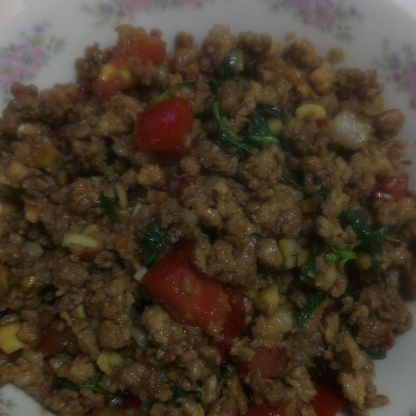 扒完三碗飯! 泰式打拋豬 食譜 : 小芊一起做