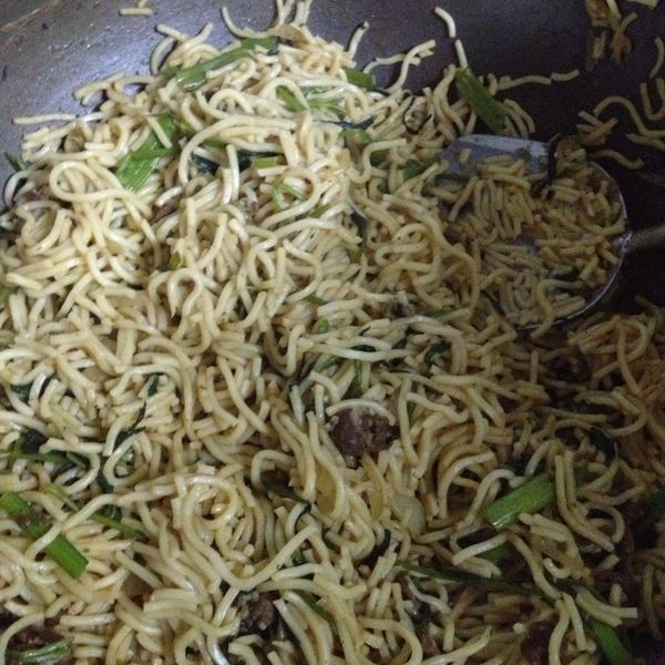 沙茶牛肉炒麵 : 123一起做