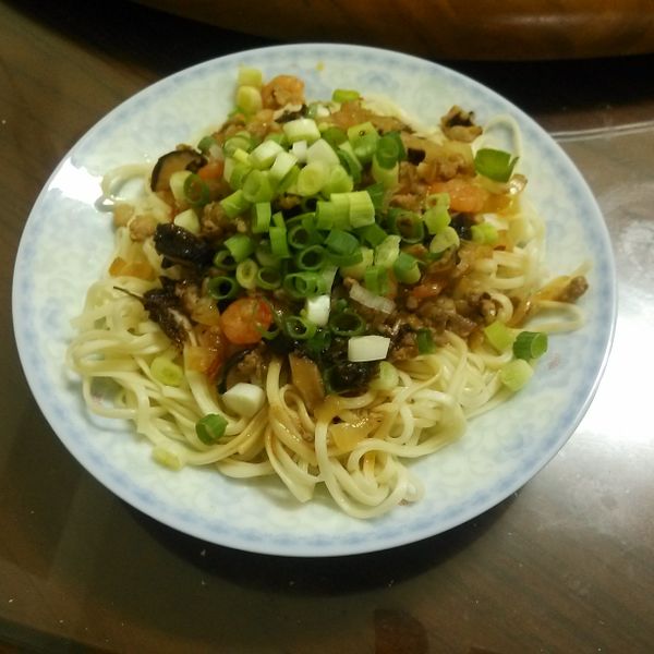 【粉豬兒】辣炸醬乾拌麵：Erin Chang 一起做