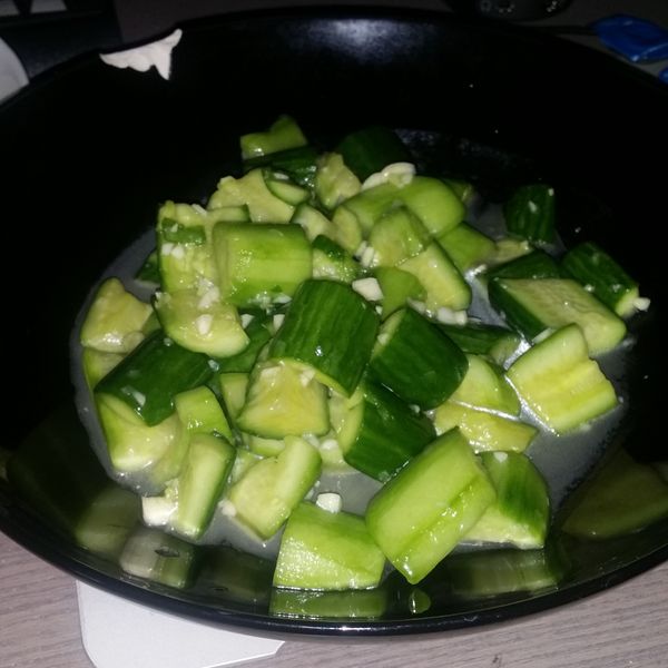 輕鬆作【蒜泥涼拌小黃瓜】 : Joey Lau一起做