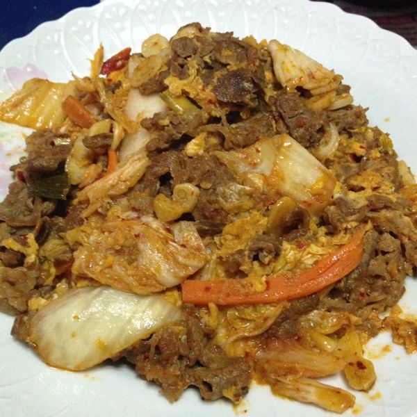 滑蛋泡菜炒牛肉：亻尹Joey 一起做