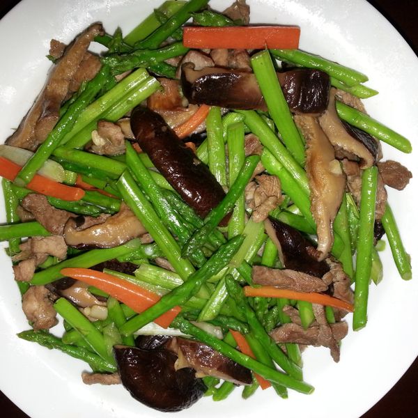 蘆筍炒肉絲：陳玟璇 一起做