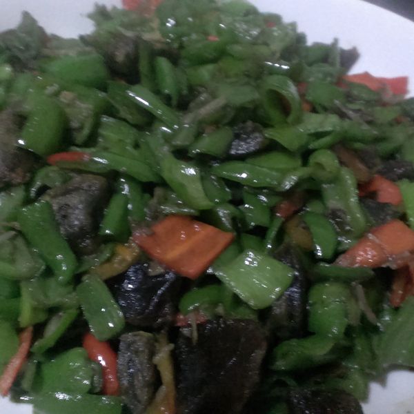 青椒炒皮蛋 : 王昱琪一起做