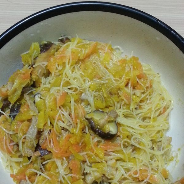 金瓜炒米粉 : QQ一起做