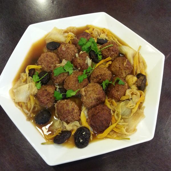 【東煮】淮揚菜系的代表菜 - 白菜獅子頭 Stewed pork Ball in Brown Sauce：Julia Huang 一起做
