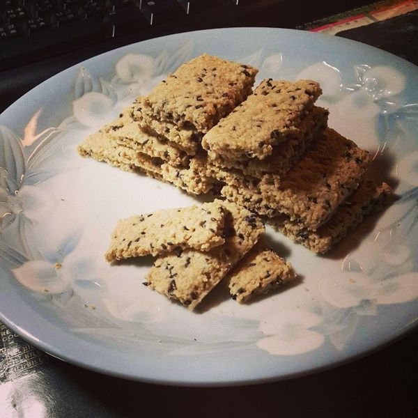 麥片芝麻酥餅 : 兔仔一起做