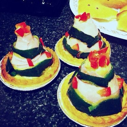 聖誕樹煙燻鮭魚櫛瓜蛋塔 : 依文一起做