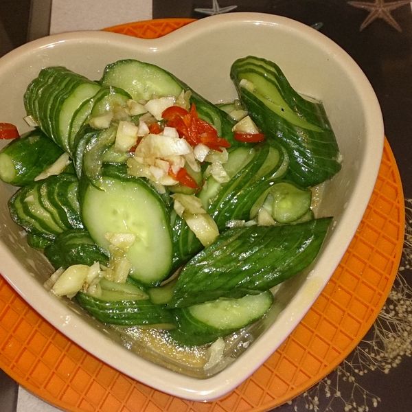 十分鐘快速上桌口感豐富超有層次的醃小黃瓜：Grace 一起做