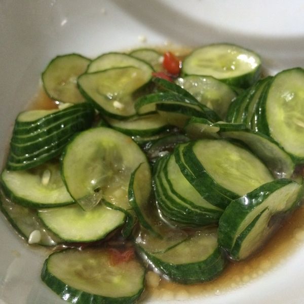 十分鐘快速上桌口感豐富超有層次的醃小黃瓜：Wing Lam  Chan 一起做