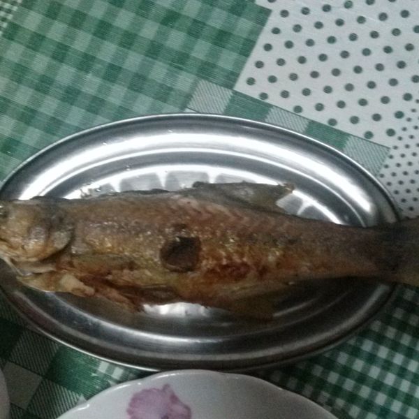 乾煎黃魚-煎魚不脫皮秘訣：邱彥甄 一起做