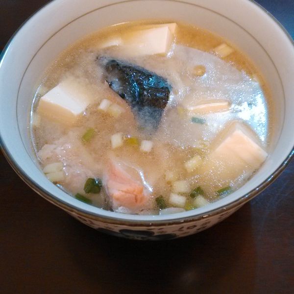 ღ小吟愛做菜ღ 鮭魚豆腐味噌湯：陳玉真 一起做