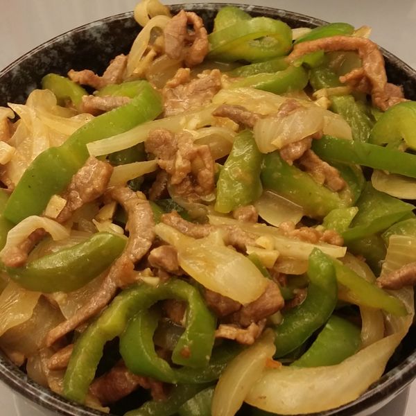 宅男大主廚 ─ 青椒炒牛肉絲 feat. 沙茶：ぎ ちい 一起做