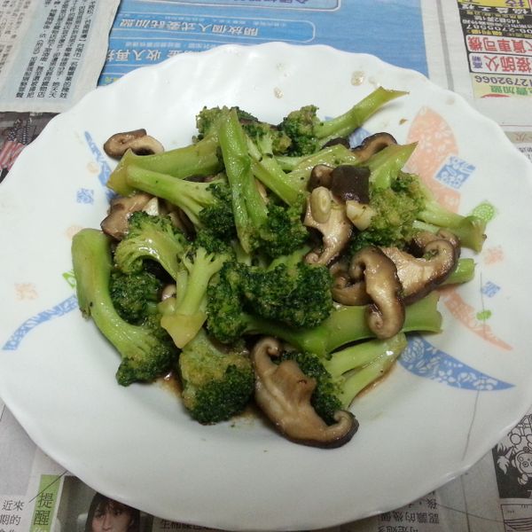 香菇炒花椰菜 : 黃小問一起做