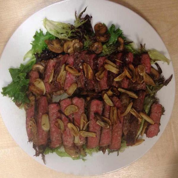 嫩煎牛排佐檸檬蒜味生菜:Betty Tsung Hui 一起做