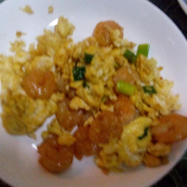 蝦仁炒蛋 : Ming Wei Chuang一起做
