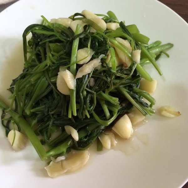 蒜香空心菜：吳唯嘉 一起做