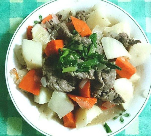 簡易的馬鈴薯燉牛五花 : Ri Long  Lo一起做