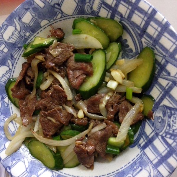 醬燒牛肉片炒黃瓜丁：蔡昇利 一起做