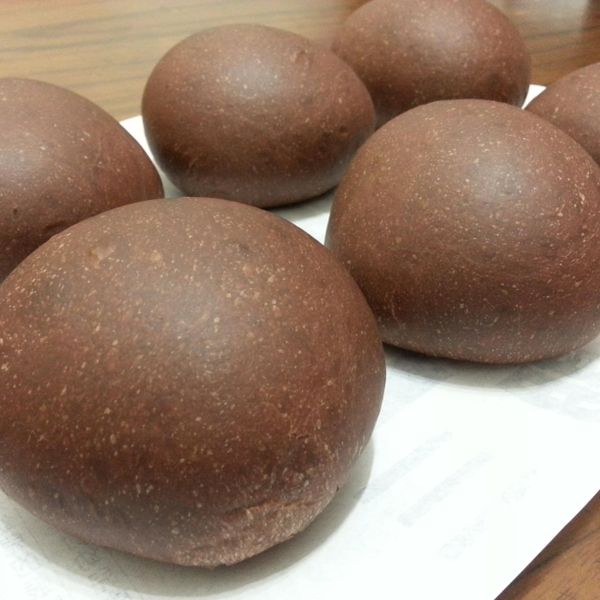 胖達人。黑眼豆豆~ 巧克力麵包。影片教學：Ling Li 一起做