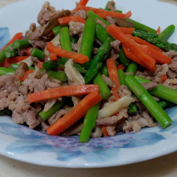 蘆筍炒肉絲：Nicole Chien 一起做