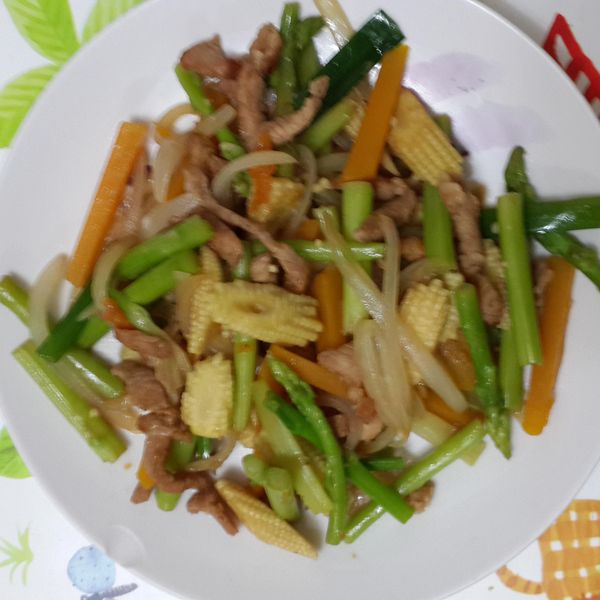 蘆筍炒肉絲：夏天 一起做