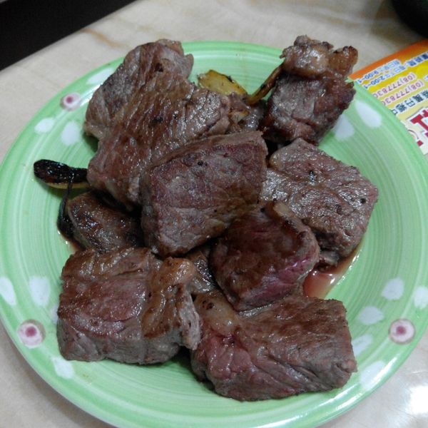 黑胡椒香蒜骰子牛肉：LuLu Wu 一起做