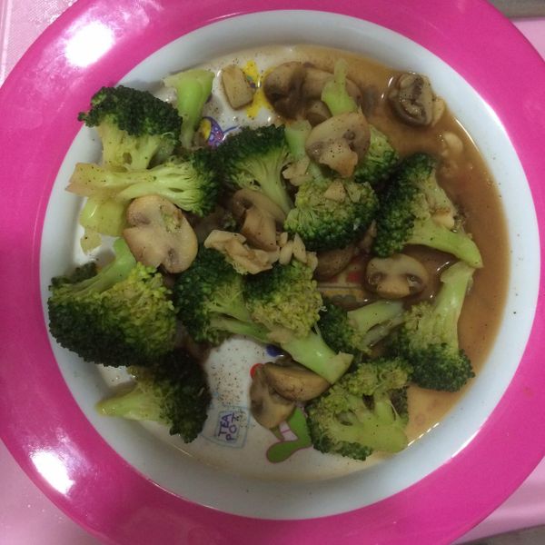 [awei料理]奶油蘑菇花椰菜 : 陳君君一起做