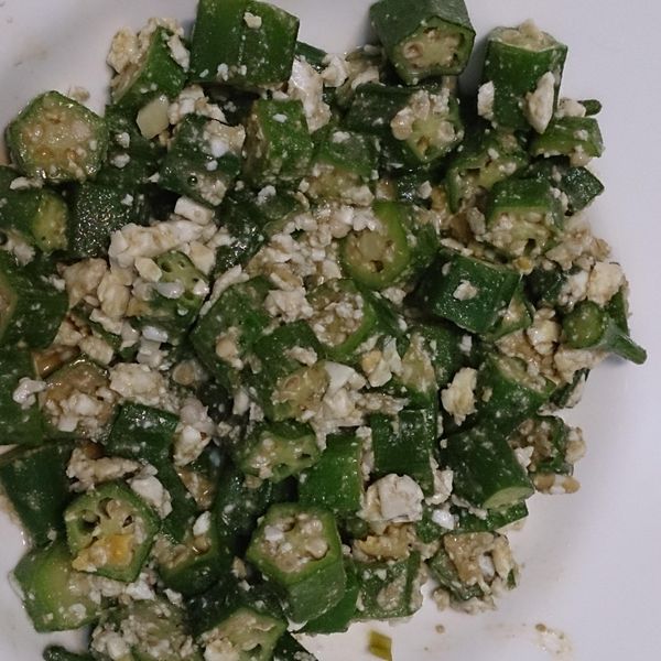 鹹蛋炒秋葵：H.Y 一起做