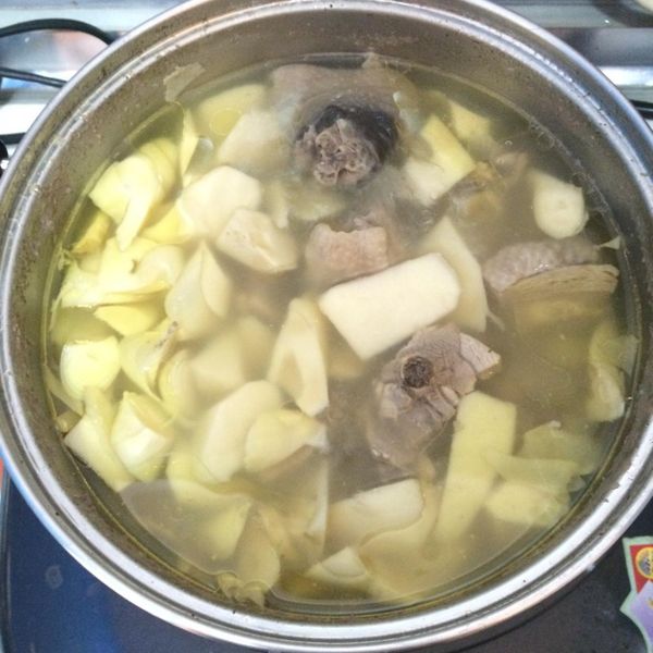 【厚生廚房】竹筍蛤蜊雞湯 : sinsin一起做