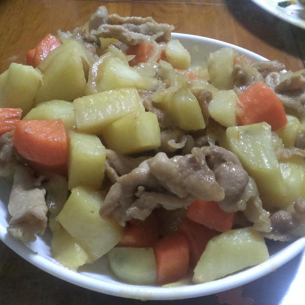 馬鈴薯燉肉（肉じゃが）：林佩汶 一起做