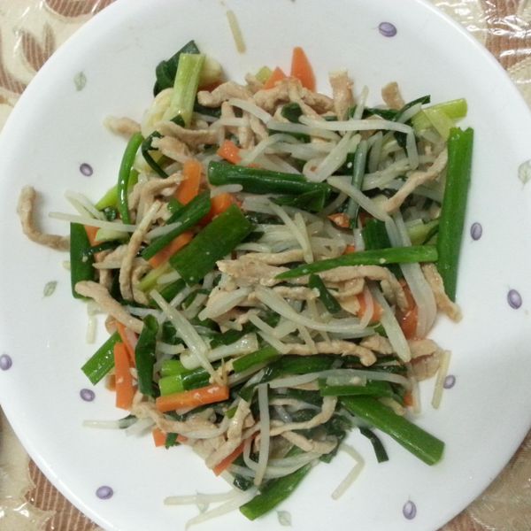 懶人做菜~銀牙肉絲：語妤 一起做