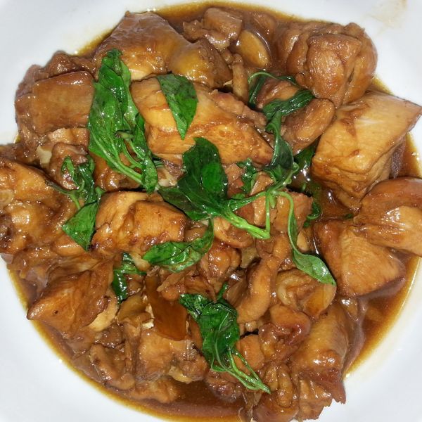 三杯雞。扒完三碗飯! 簡單得不得了~ : 尤立絜一起做