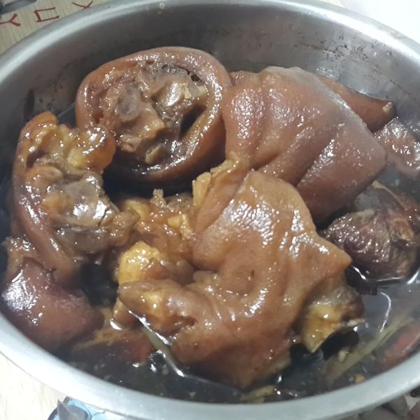 香魯豬腳 : 王馨培一起做