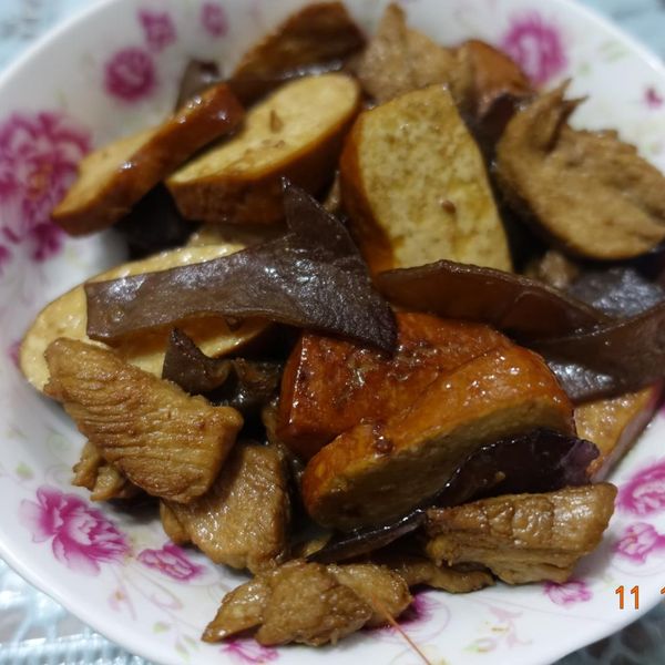 木耳豆干炒肉絲：Eva Wang 一起做