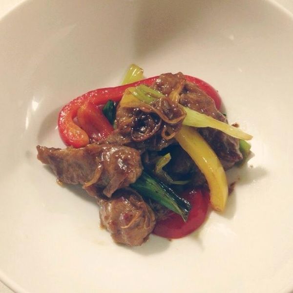 蔥爆牛肉：貼 一起做